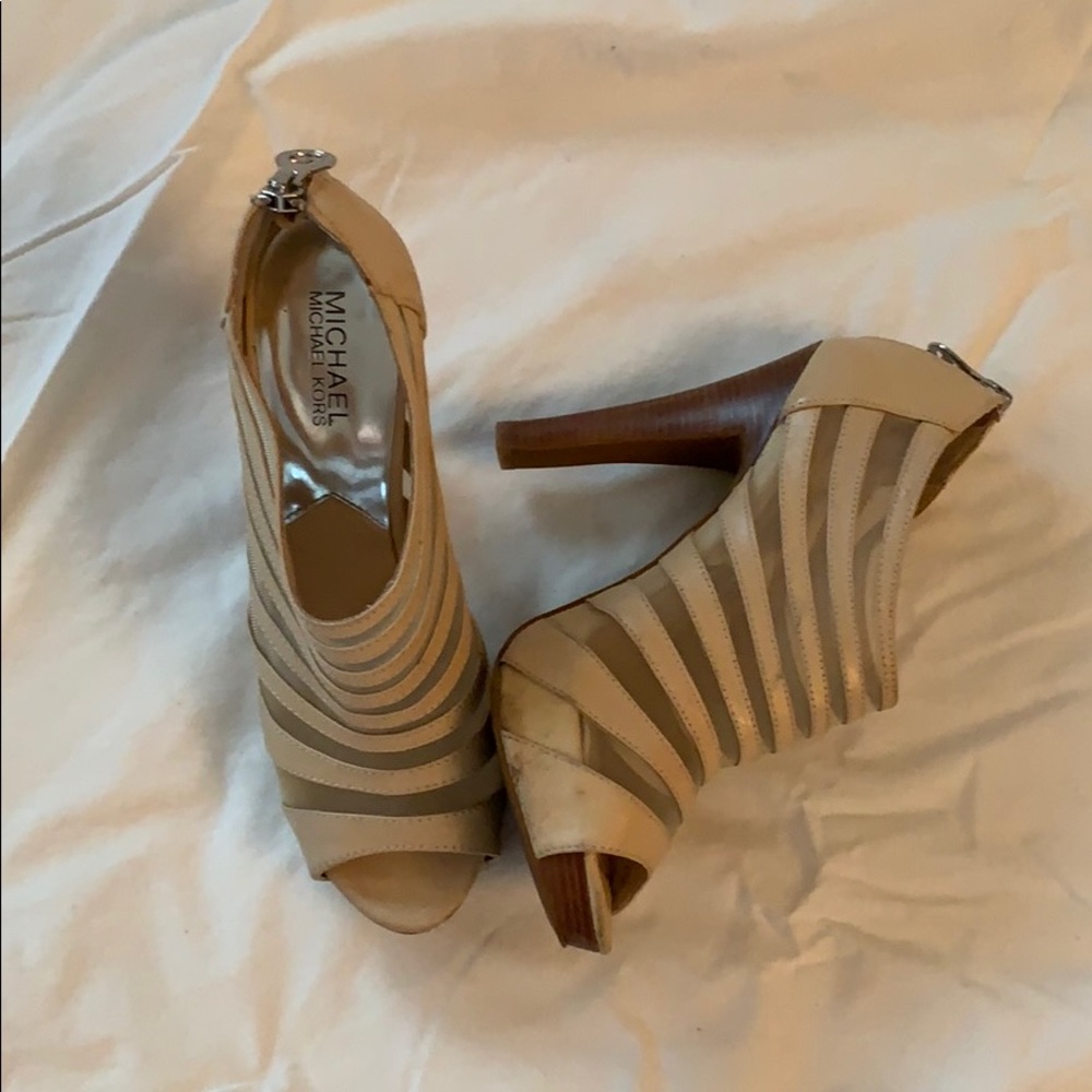 Nude peep toe heal